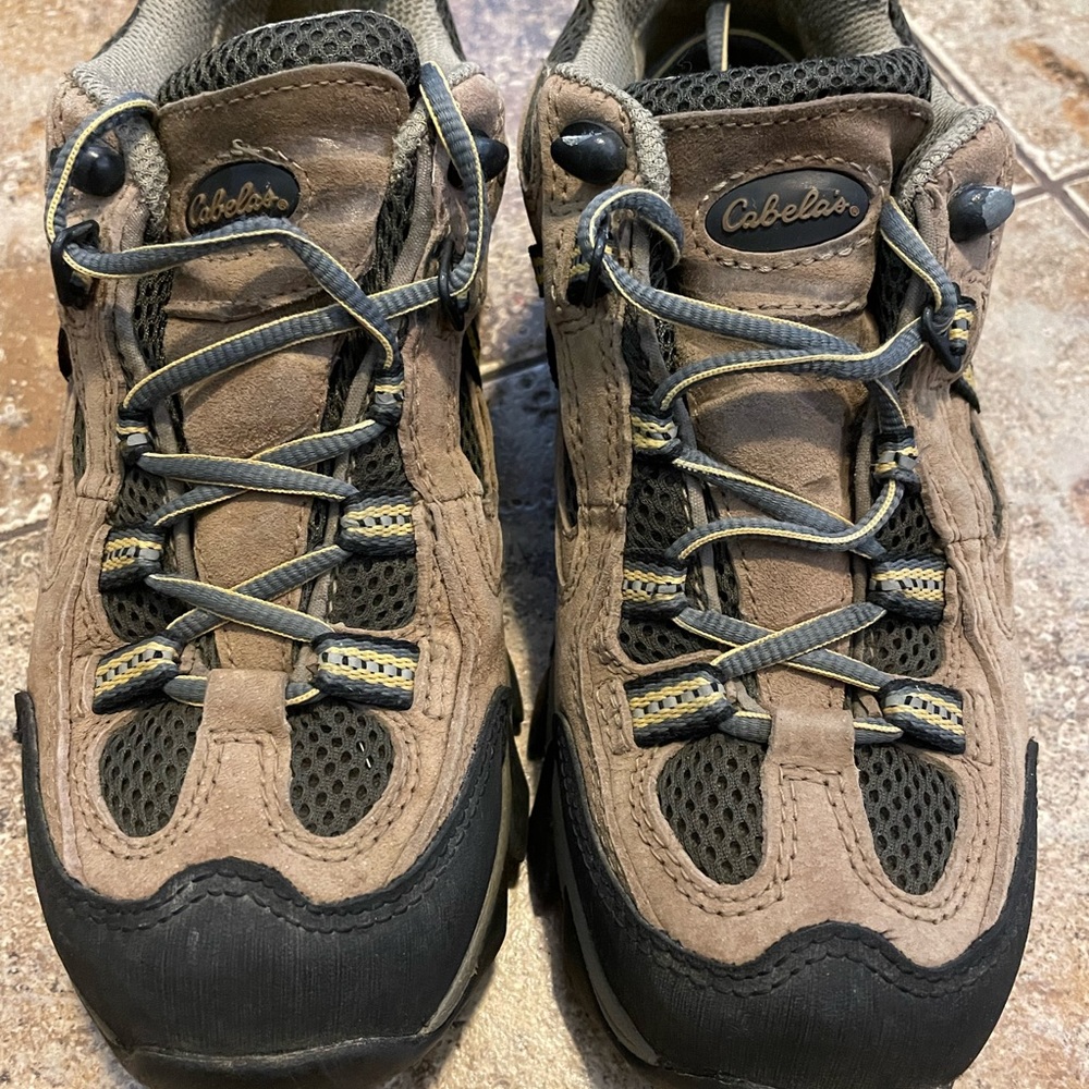 6m Cabelas hiking shoes